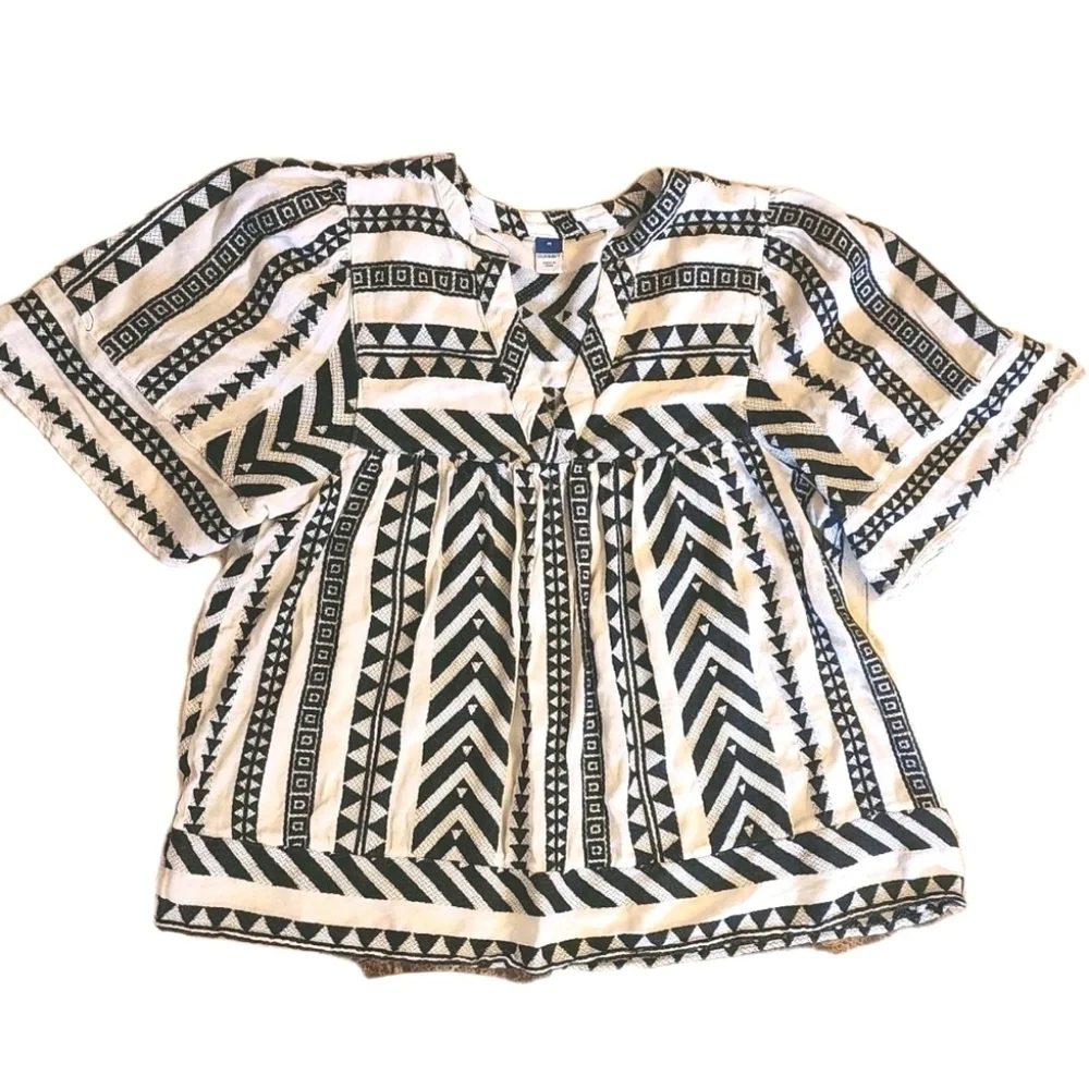 Old Navy Women’s Black & White Geometric Print Top Medium EUC - Picture 3 of 5